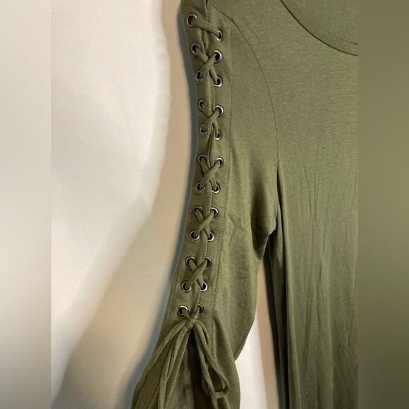 Express Womens BOHO Flowy Dress Size Medium Olive Green Lace Up Long Sleeve NEW - Picture 5 of 9